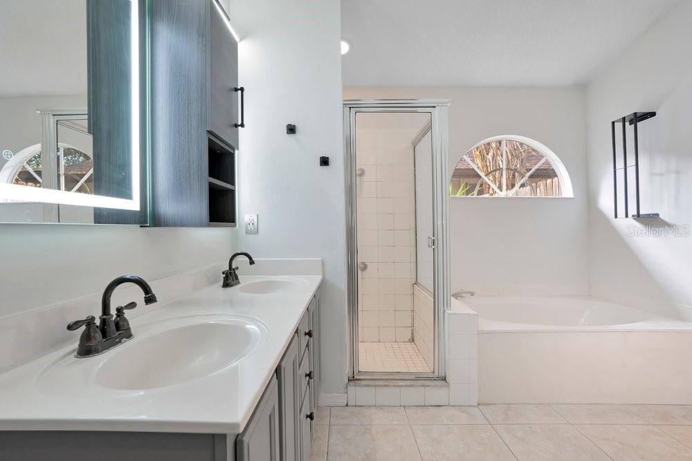 OAKS WEKIWA - Residential