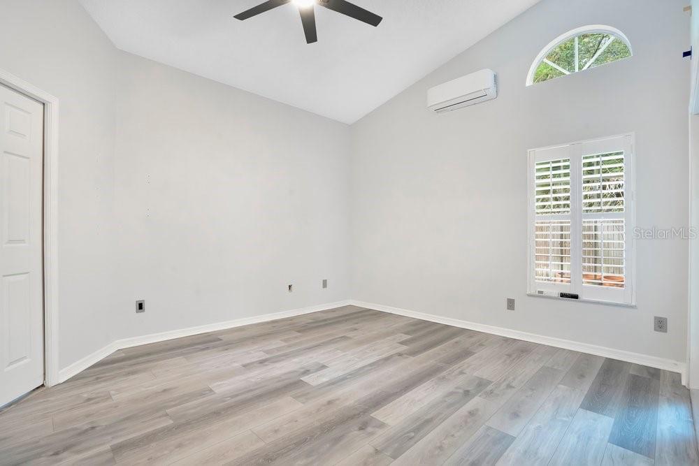 OAKS WEKIWA - Residential