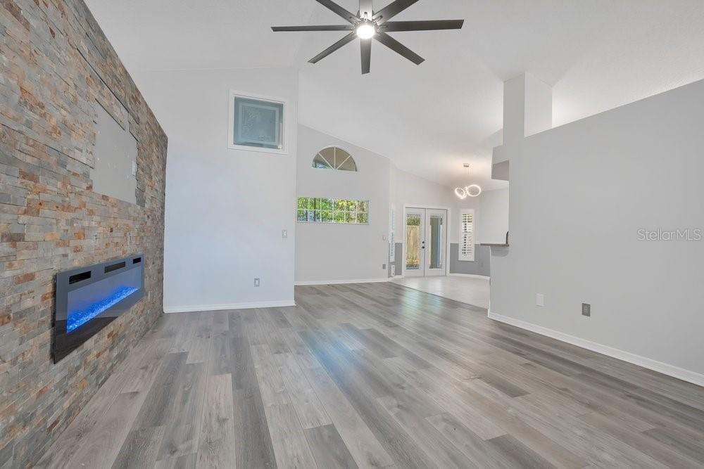 OAKS WEKIWA - Residential