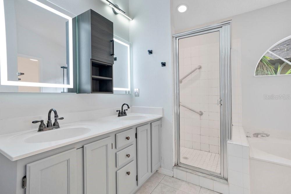 OAKS WEKIWA - Residential