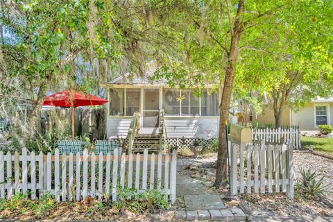 Photo of 140 N Johns Street, Mount Dora, FL 32757 (MLS # G5110232)