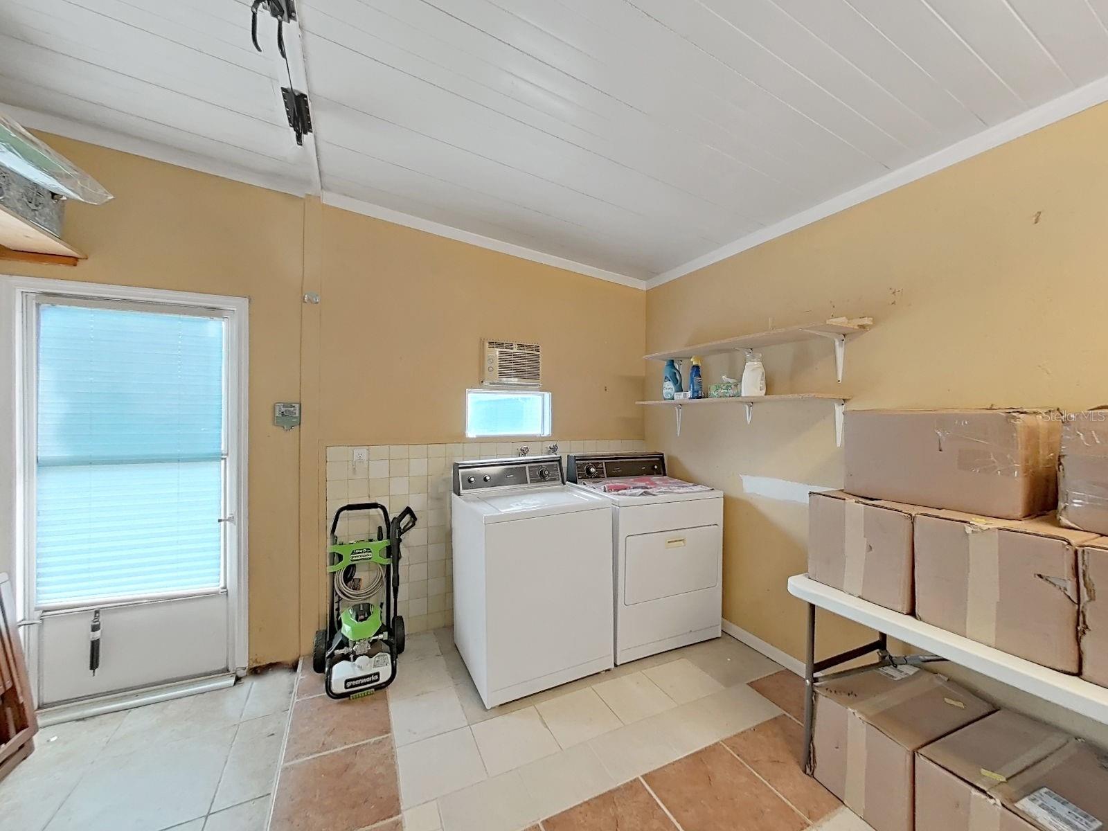 FOXWOOD LAKE ESTATES - Residential