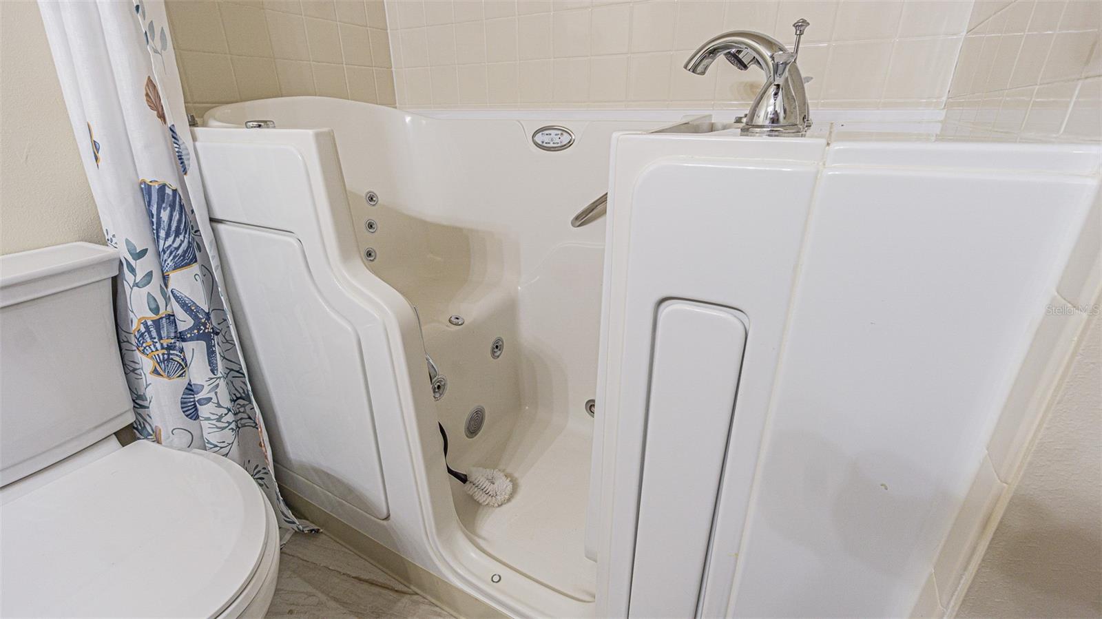 SHADOW LAKES CONDO - Residential