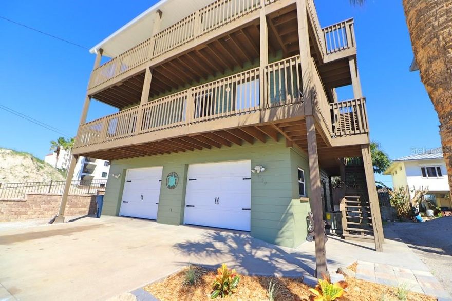 This home is truly "Paradise Found" with peek a boo views of the ocean AND river.  This 4/3 home features a completely remodeled 2bed/1ba on the top floor, 2bed/1bath on the middle and a bathroom in the garage.  More updates to note: new gutters, mostly new wood decking, 2 new A/C units.  Roof was replaced in 2017.  Across the street from JB‘s fish camp, drop your kayaks, paddle boards and half a block walk to the beach. ;Water: City