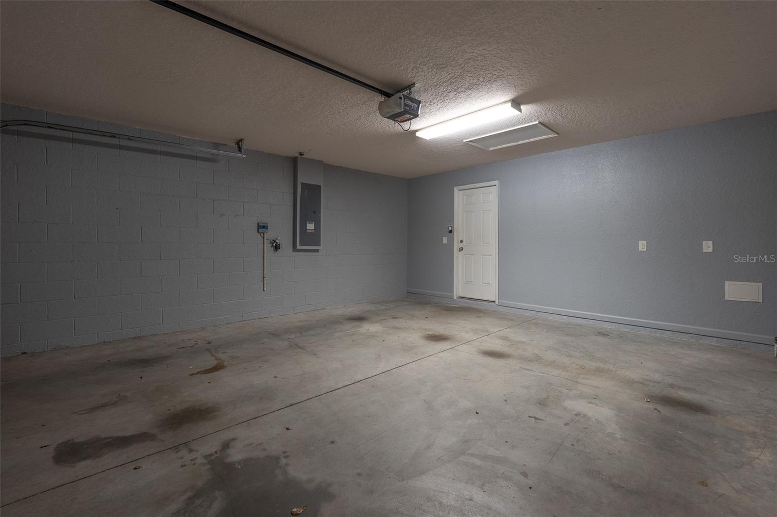 RED HAWK - Residential Lease