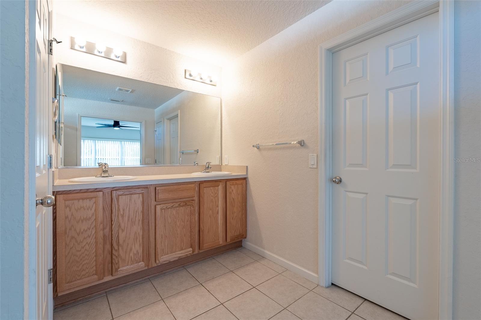 RED HAWK - Residential Lease