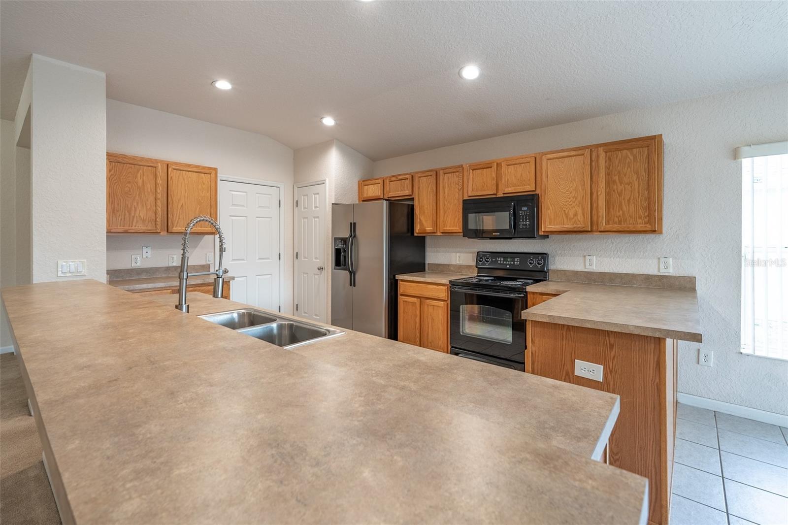 RED HAWK - Residential Lease