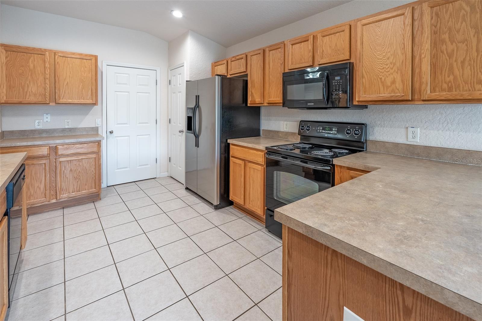 RED HAWK - Residential Lease