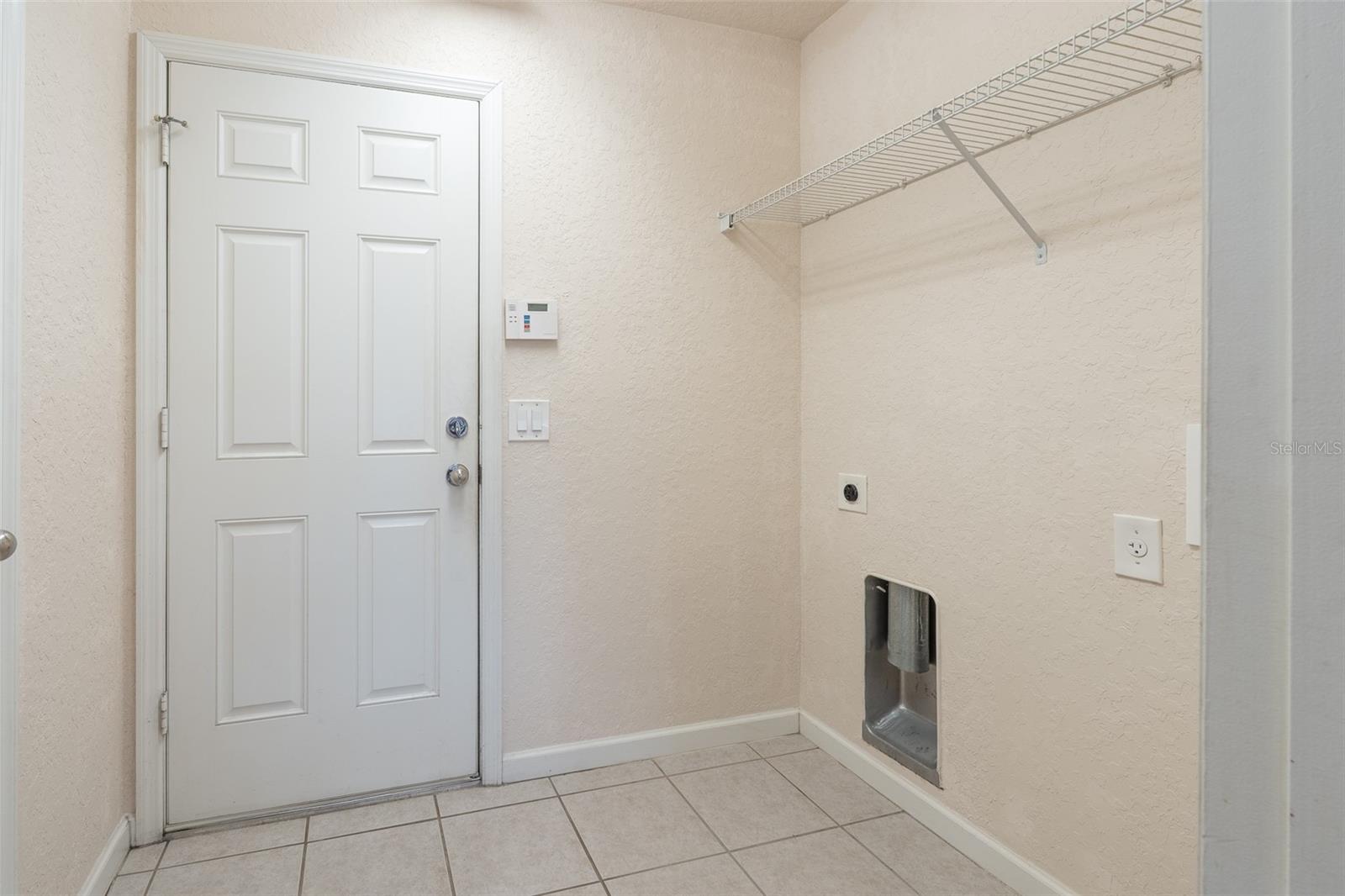 RED HAWK - Residential Lease