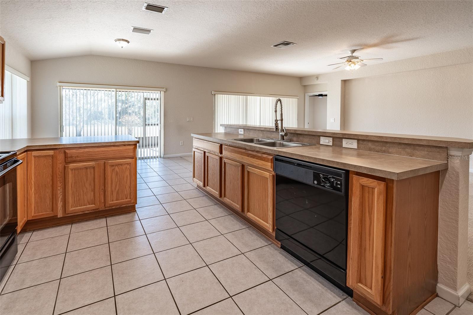 RED HAWK - Residential Lease