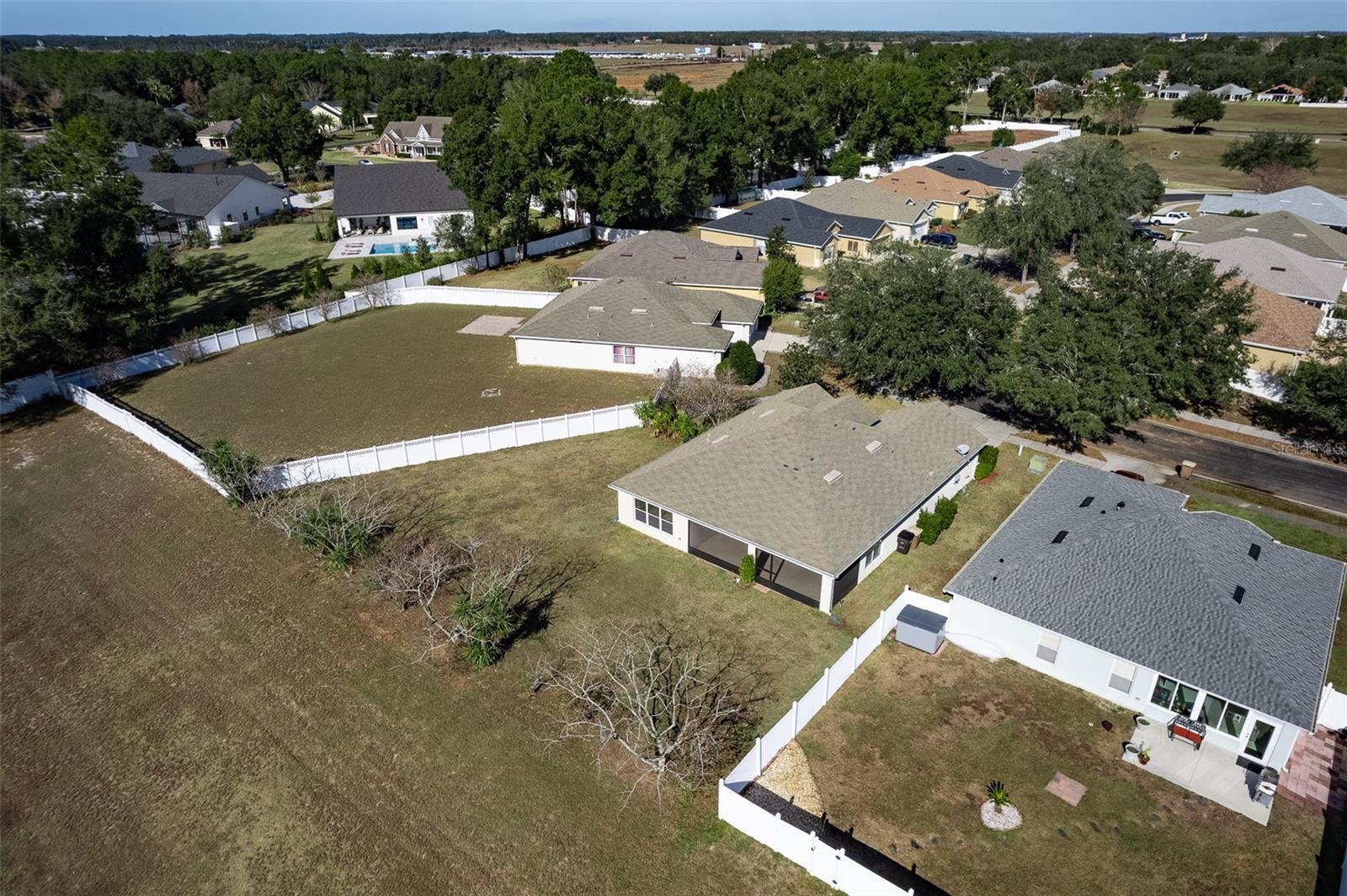 RED HAWK - Residential Lease