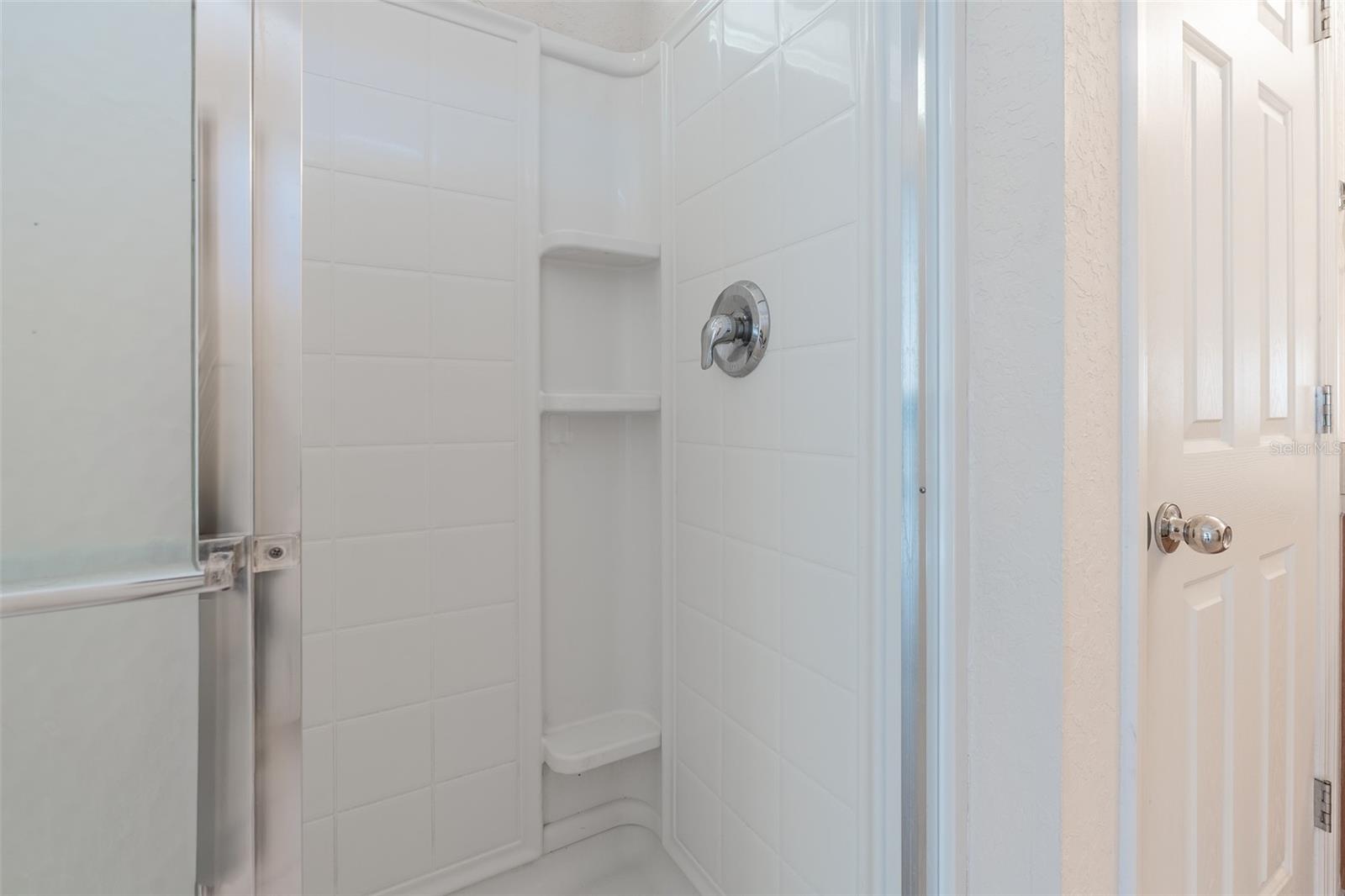 RED HAWK - Residential Lease