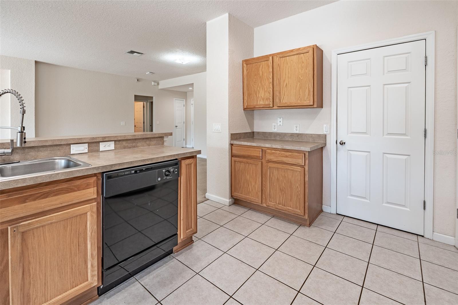 RED HAWK - Residential Lease