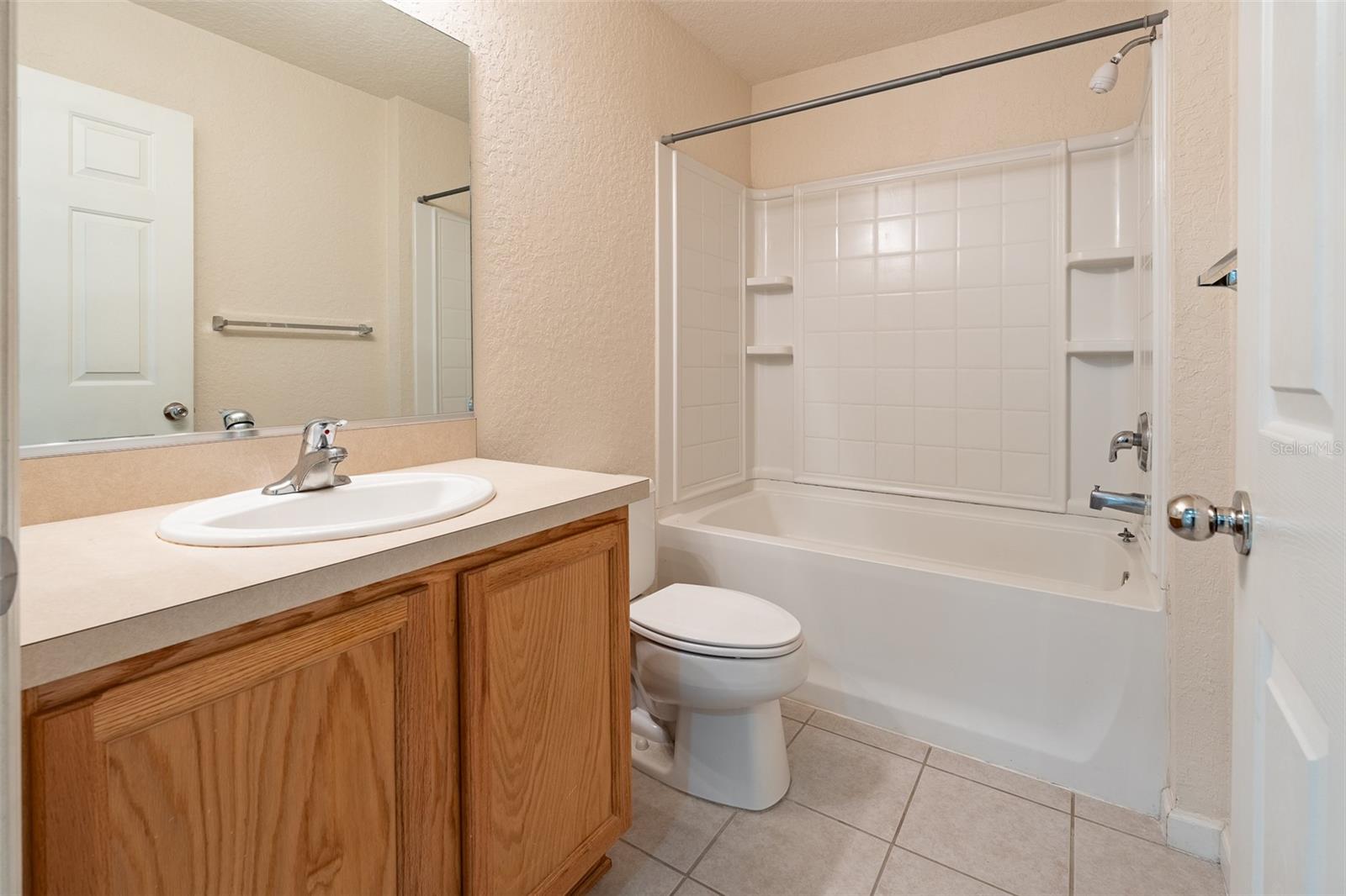 RED HAWK - Residential Lease