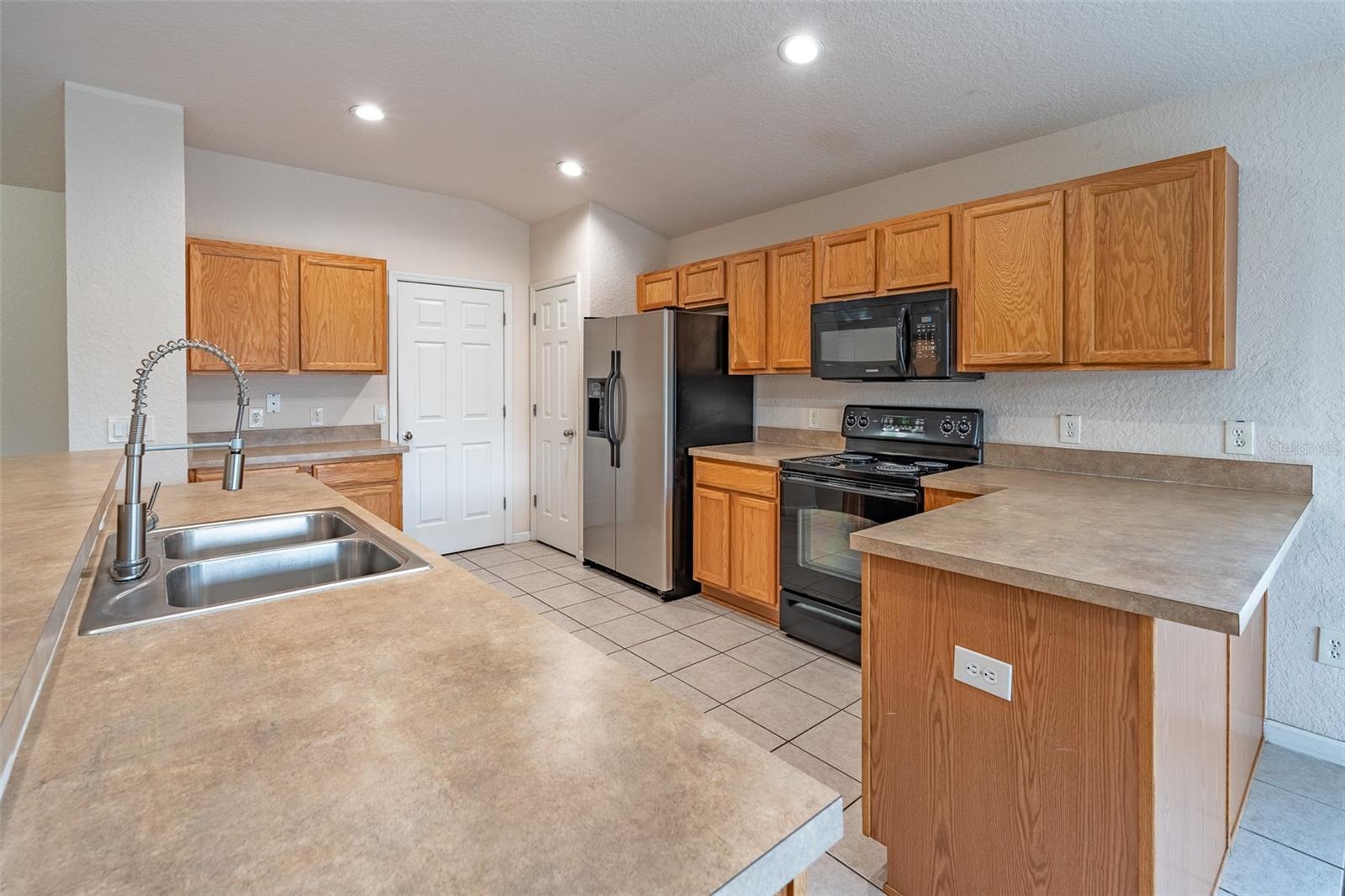 RED HAWK - Residential Lease