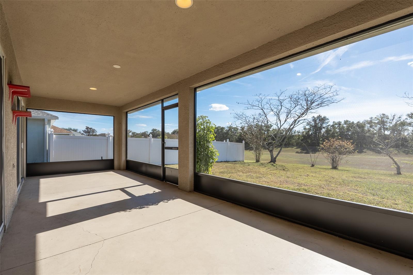 RED HAWK - Residential Lease