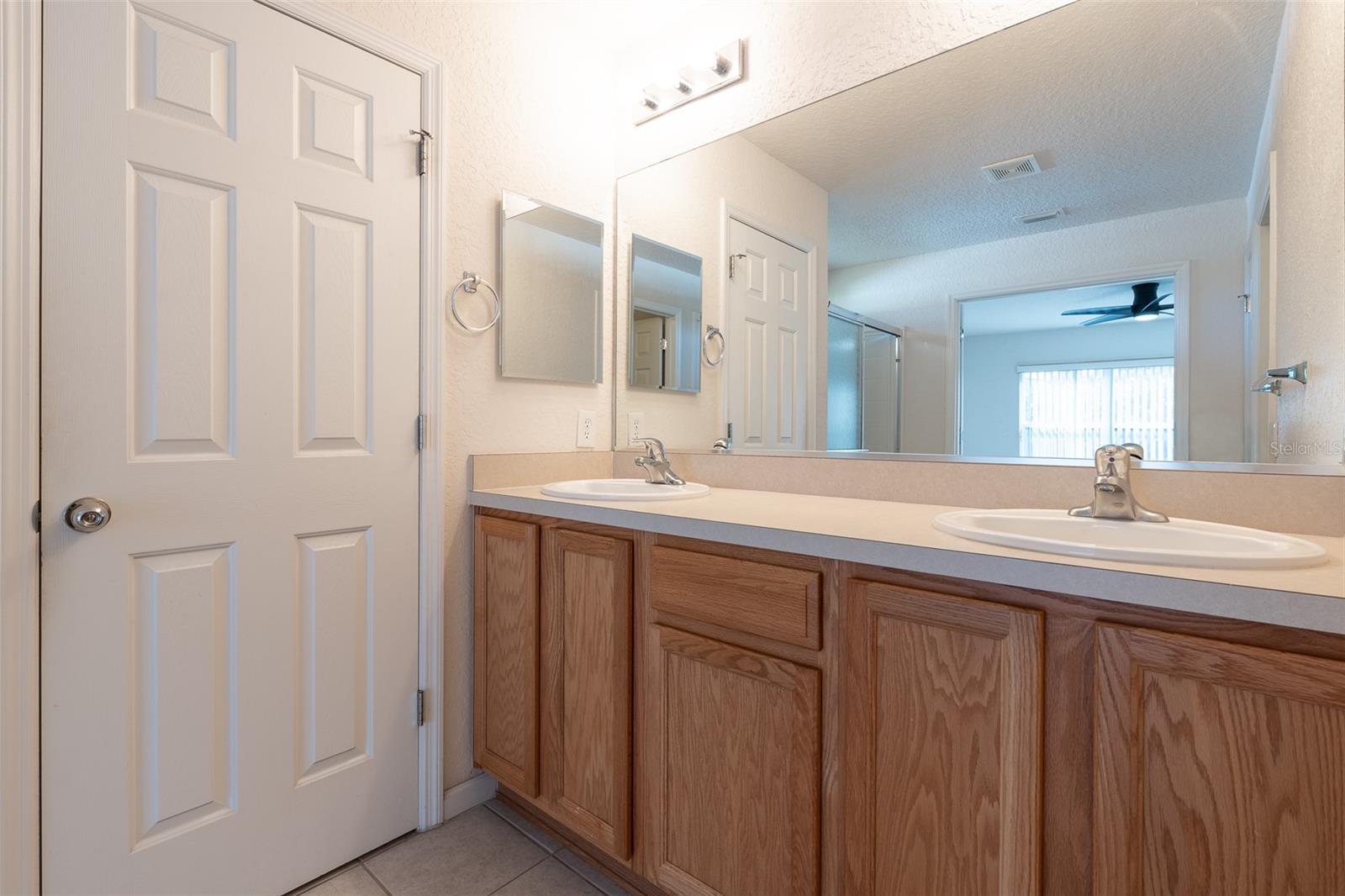 RED HAWK - Residential Lease