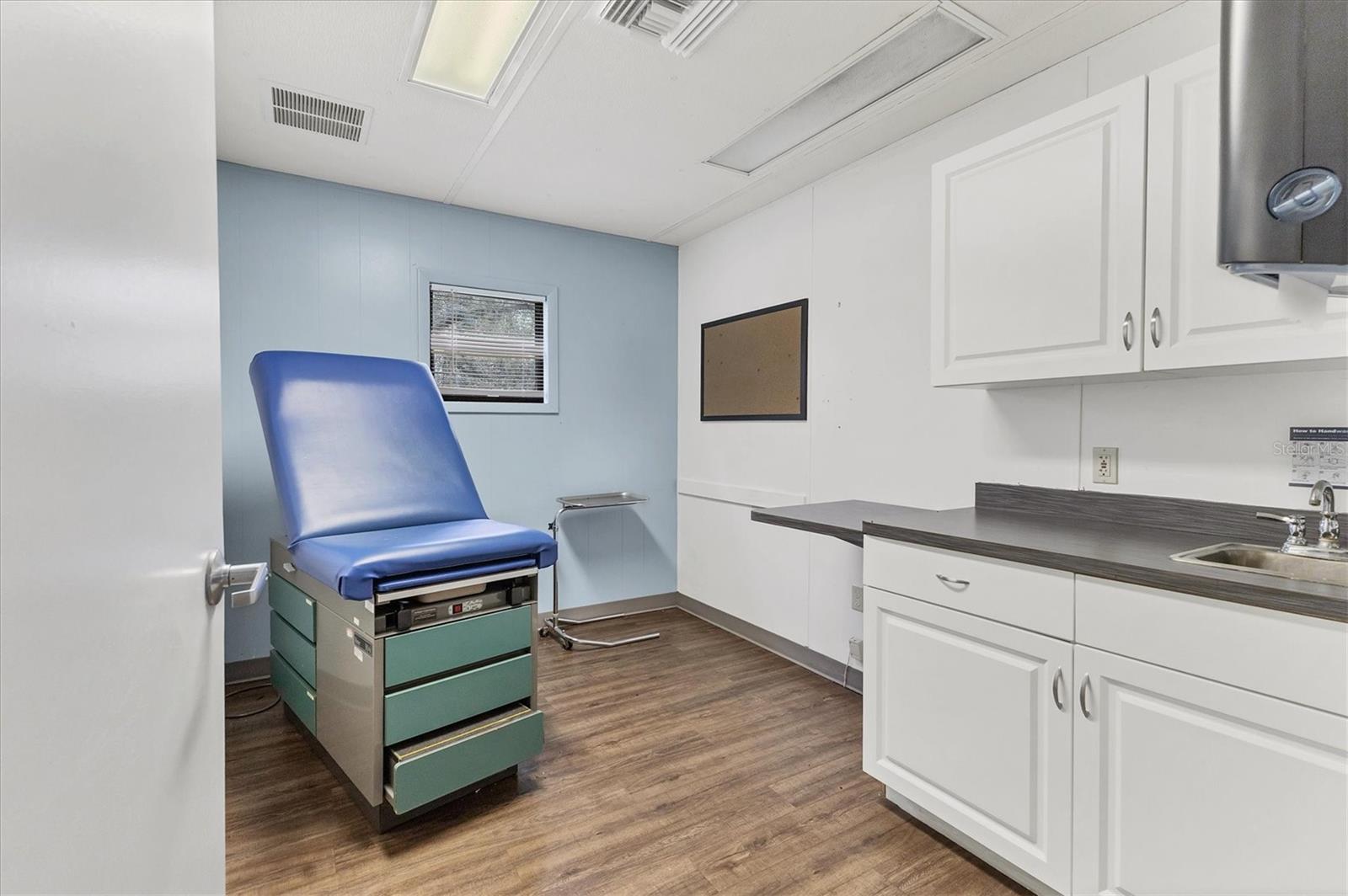 MYAKKA CITY - Commercial Sale