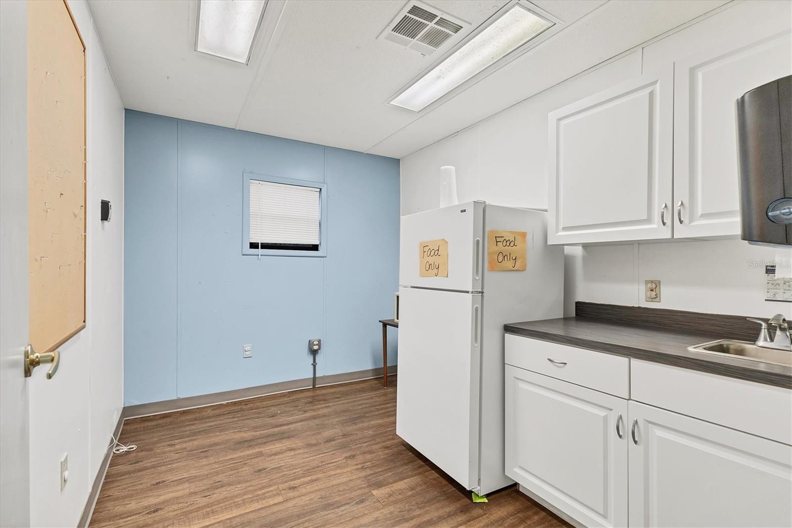 MYAKKA CITY - Commercial Sale