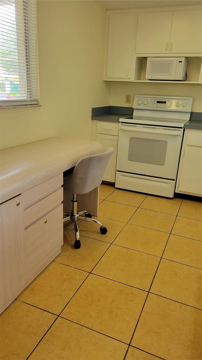 VILLAGE PLAZA SEC 3 - Residential Lease