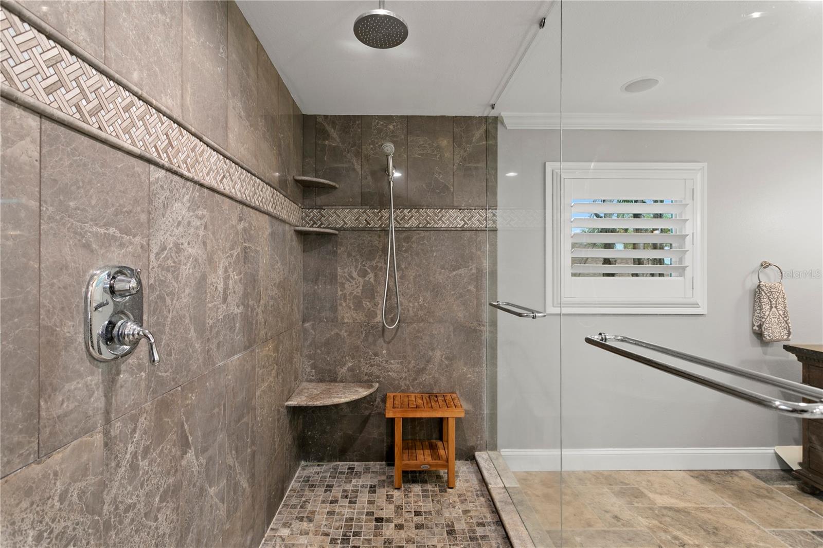 COLONIAL LANE JUNGLE ADD PT REP - Residential