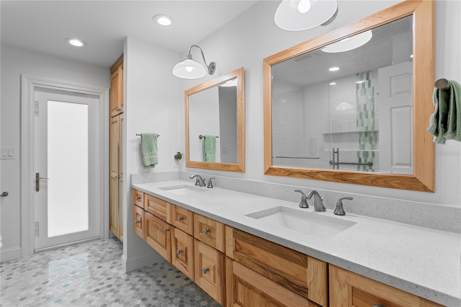 COLONIAL LANE JUNGLE ADD PT REP - Residential