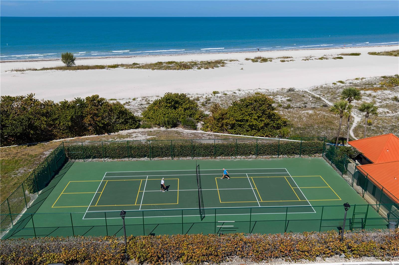 LIGHTHOUSE TOWERS CONDO - Residential