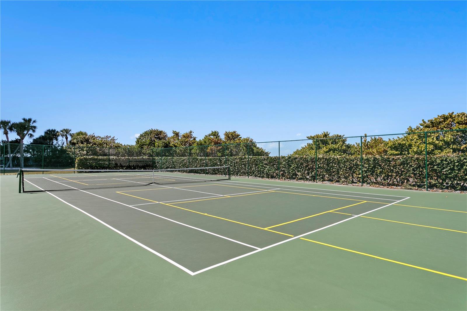 LIGHTHOUSE TOWERS CONDO - Residential