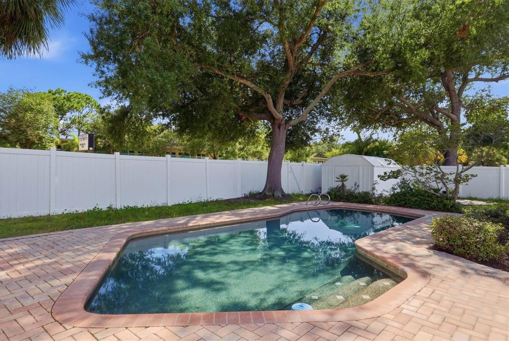 Photo of 4420 W Bay Court Avenue, Tampa, FL 33611 (MLS # N6145115)