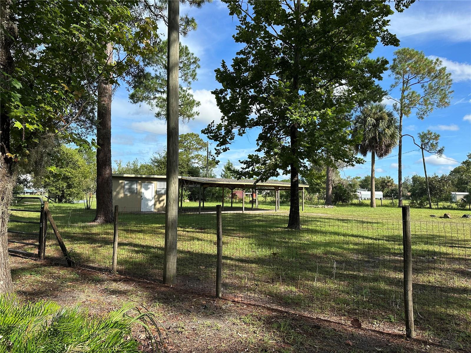 HOLIDAY ACRES - Residential