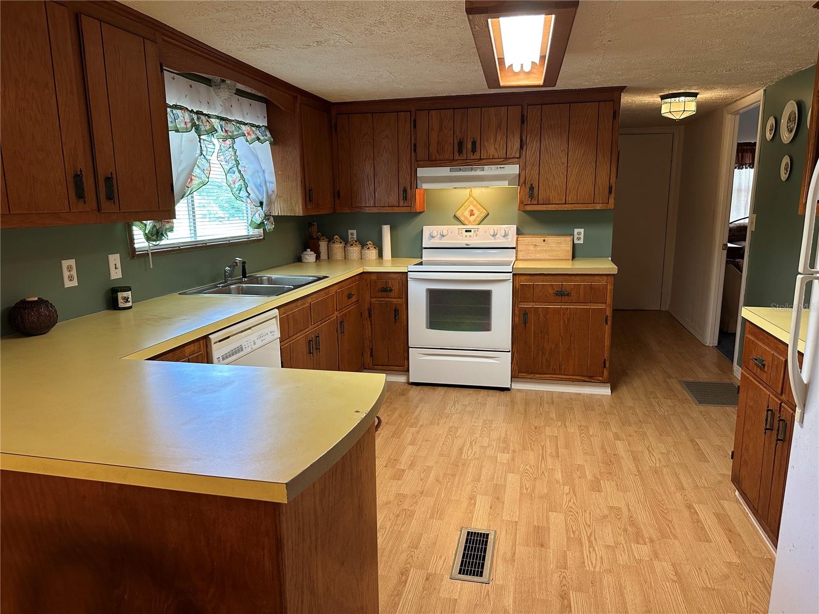 HOLIDAY ACRES - Residential