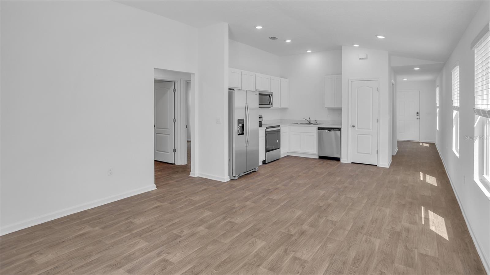 18 PRATTWOOD LANE