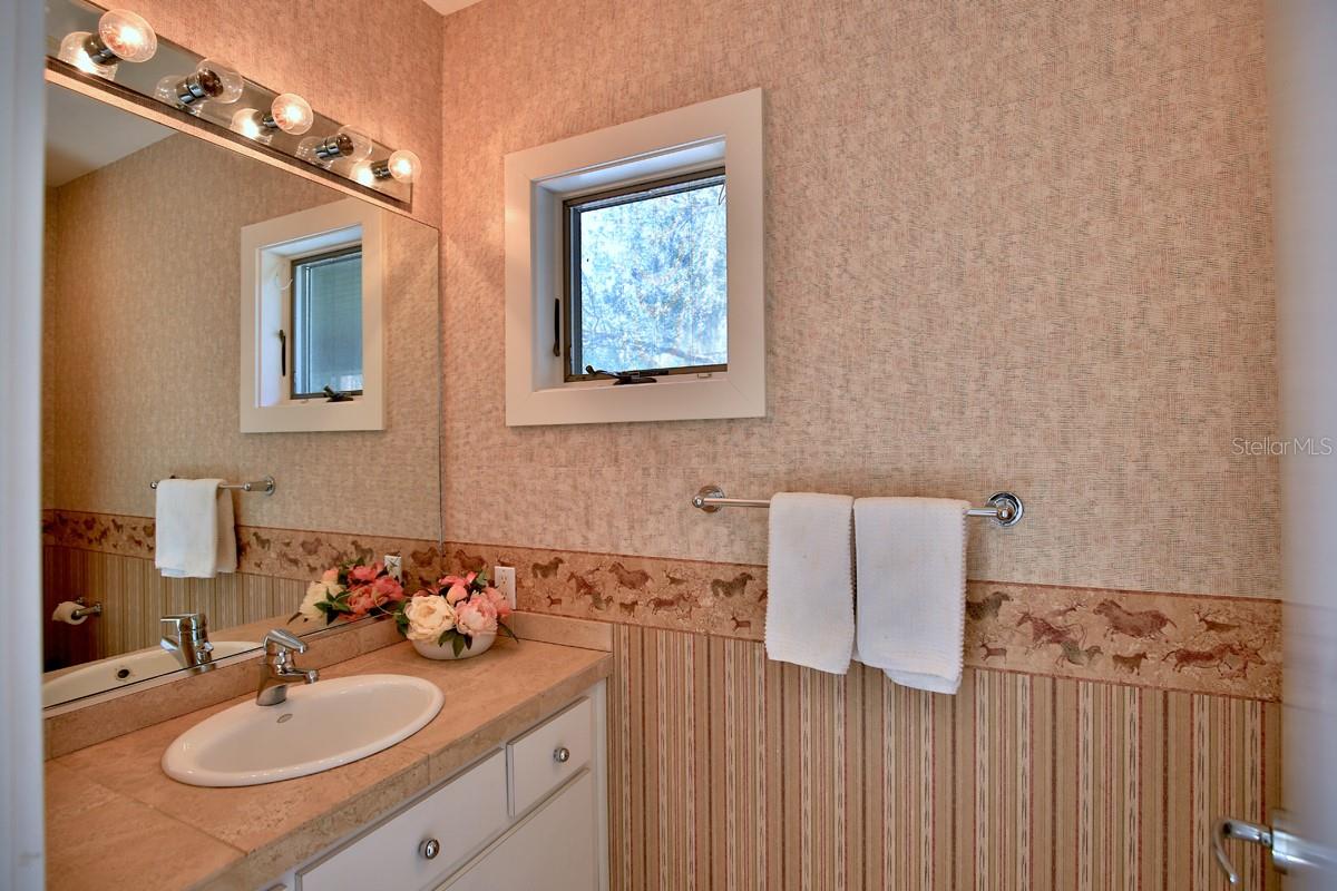 ACREAGE NON-SUBDIVISION - Residential