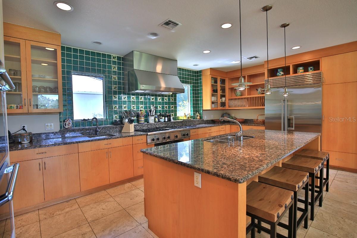 ACREAGE NON-SUBDIVISION - Residential