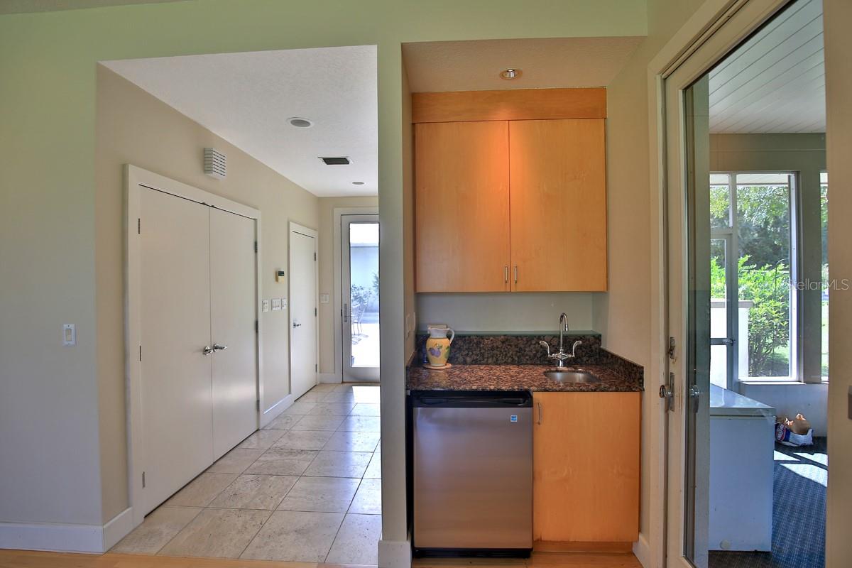 ACREAGE NON-SUBDIVISION - Residential