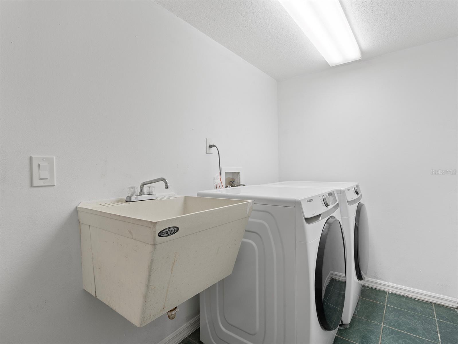 TINDALL ESTATES - Residential