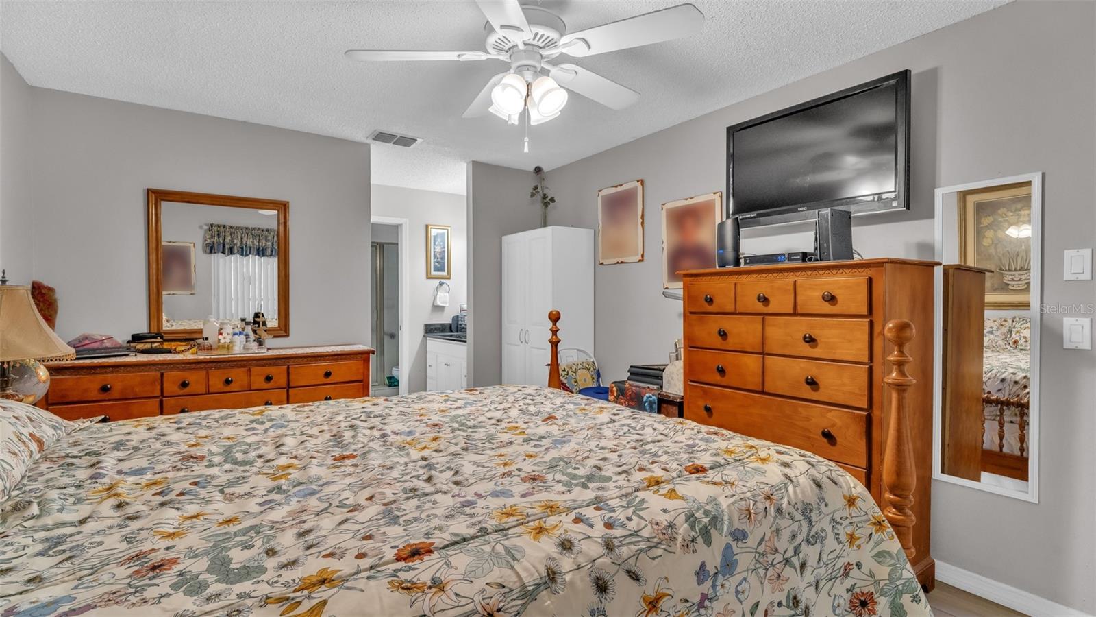 THE HILLSIDE - Residential