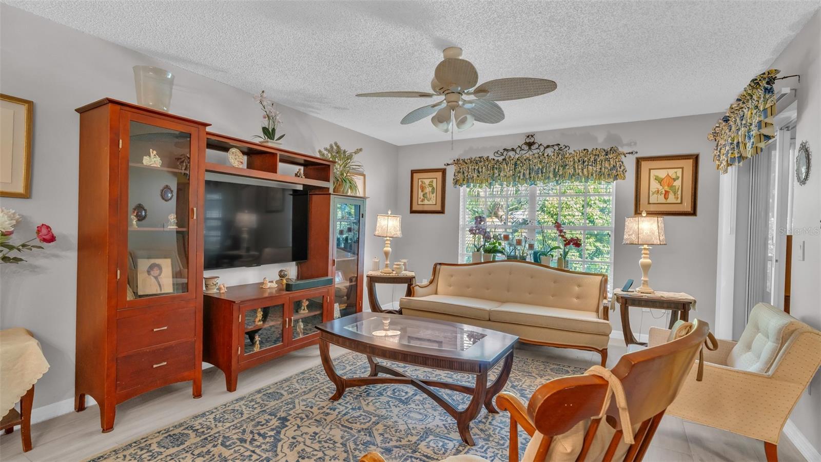 THE HILLSIDE - Residential