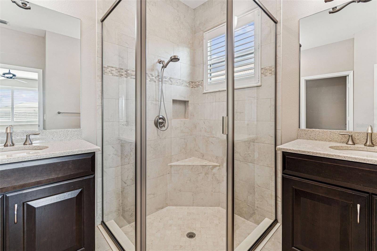 VALENCIA LAKES - Residential