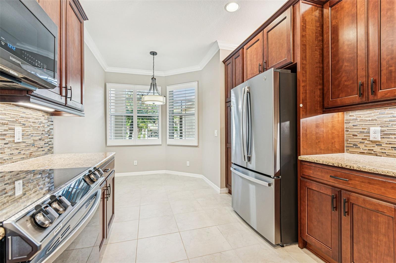 VALENCIA LAKES - Residential