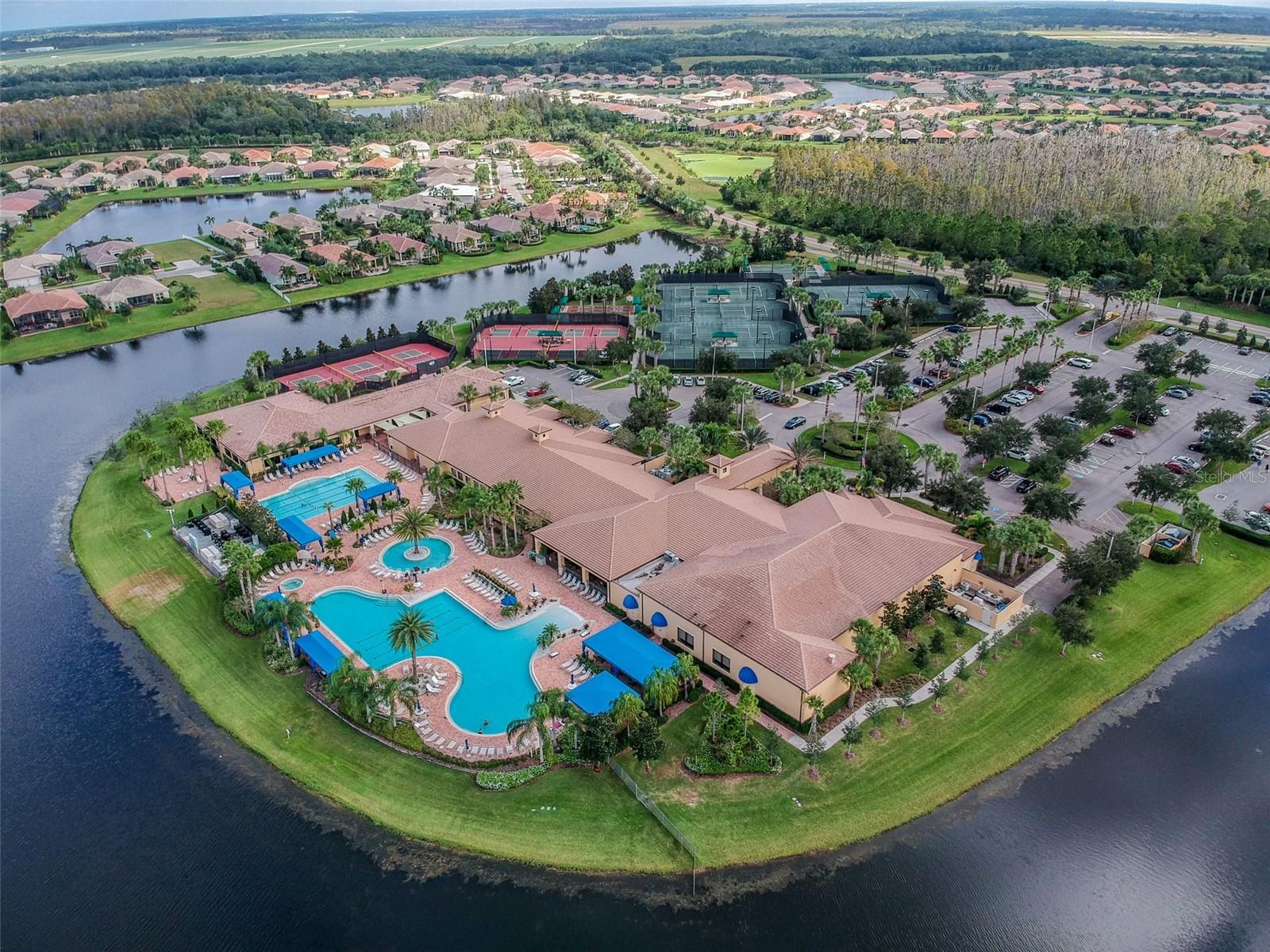 VALENCIA LAKES - Residential