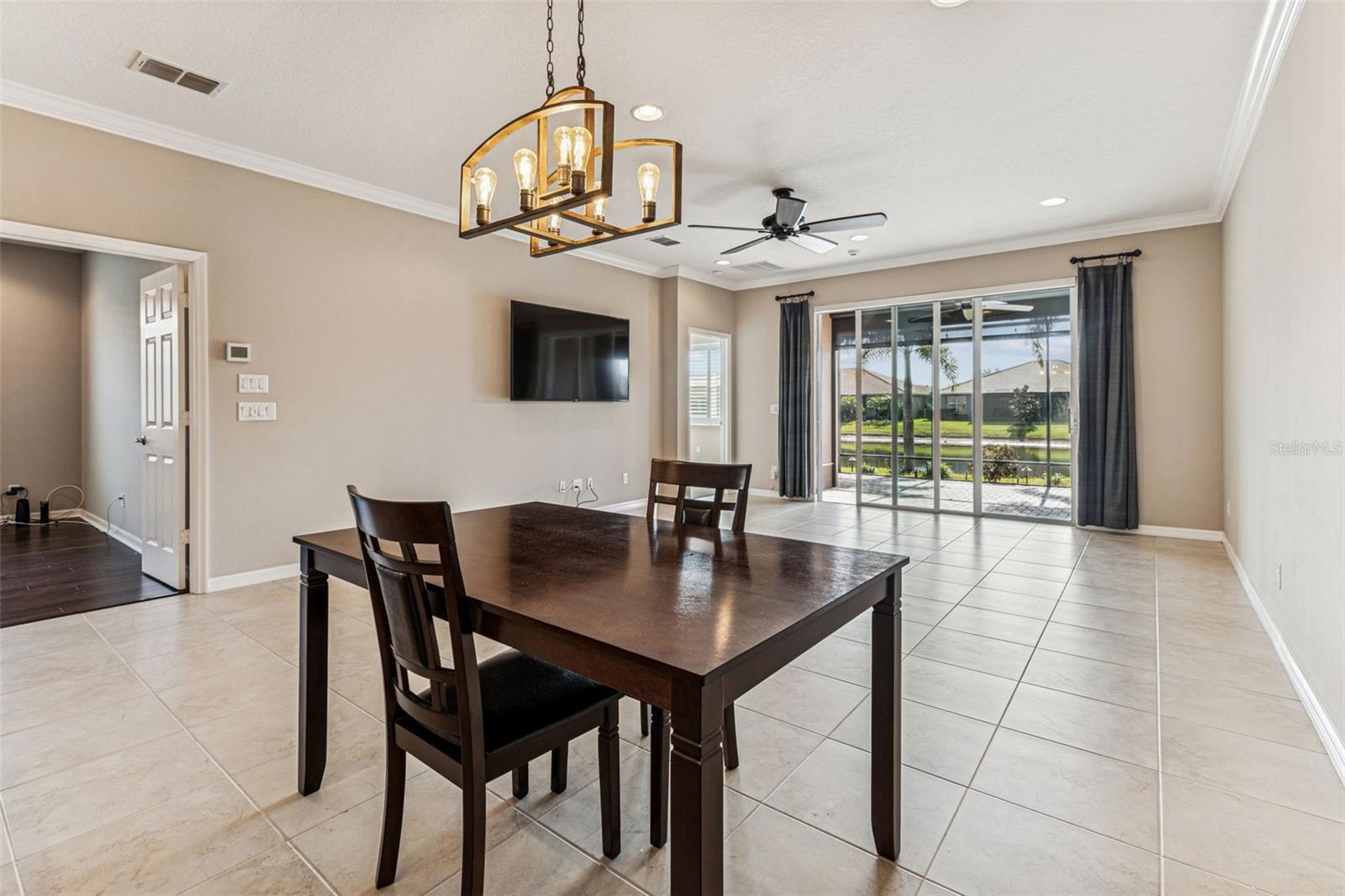 VALENCIA LAKES - Residential