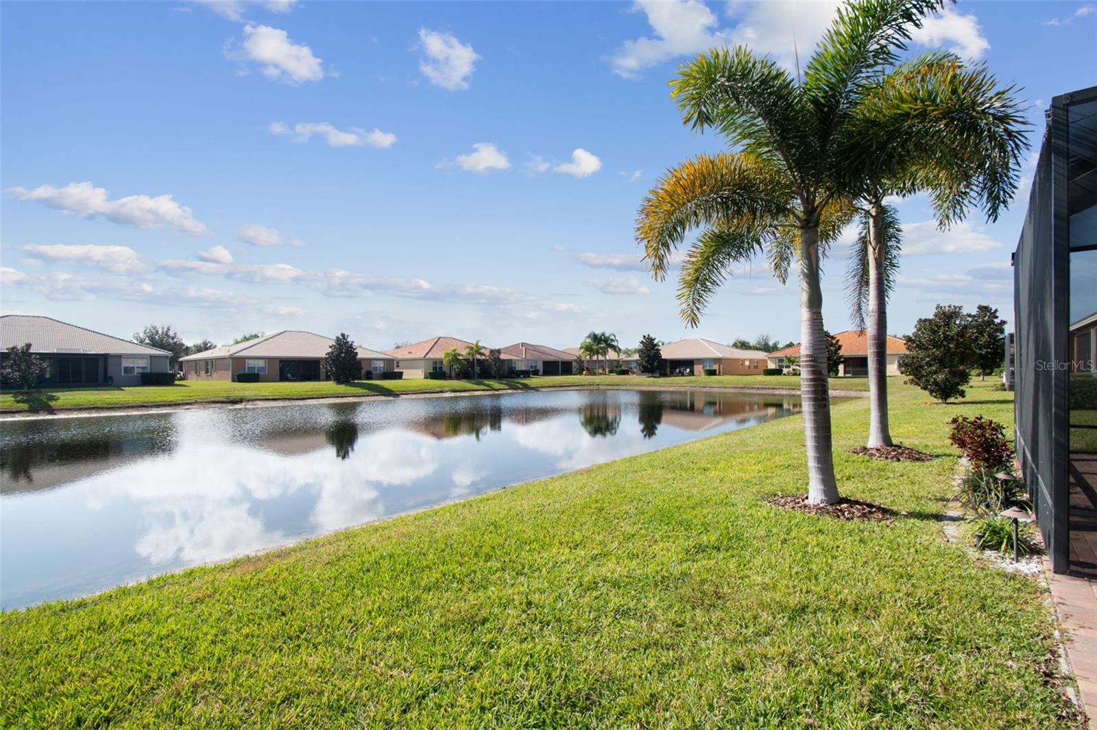 VALENCIA LAKES - Residential