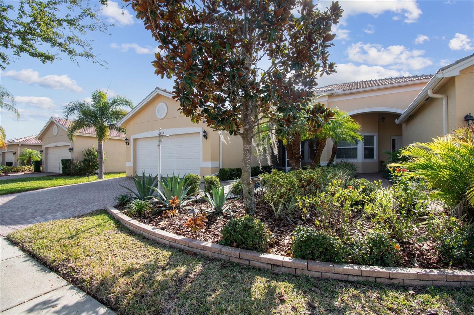 VALENCIA LAKES - Residential