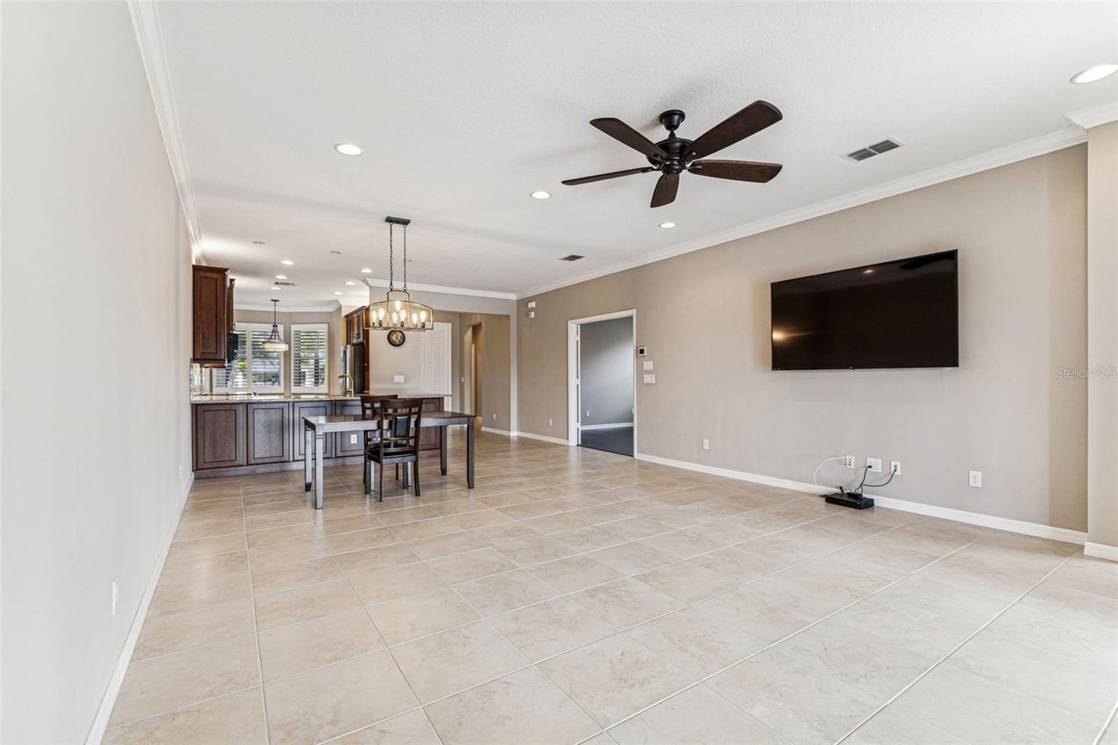 VALENCIA LAKES - Residential