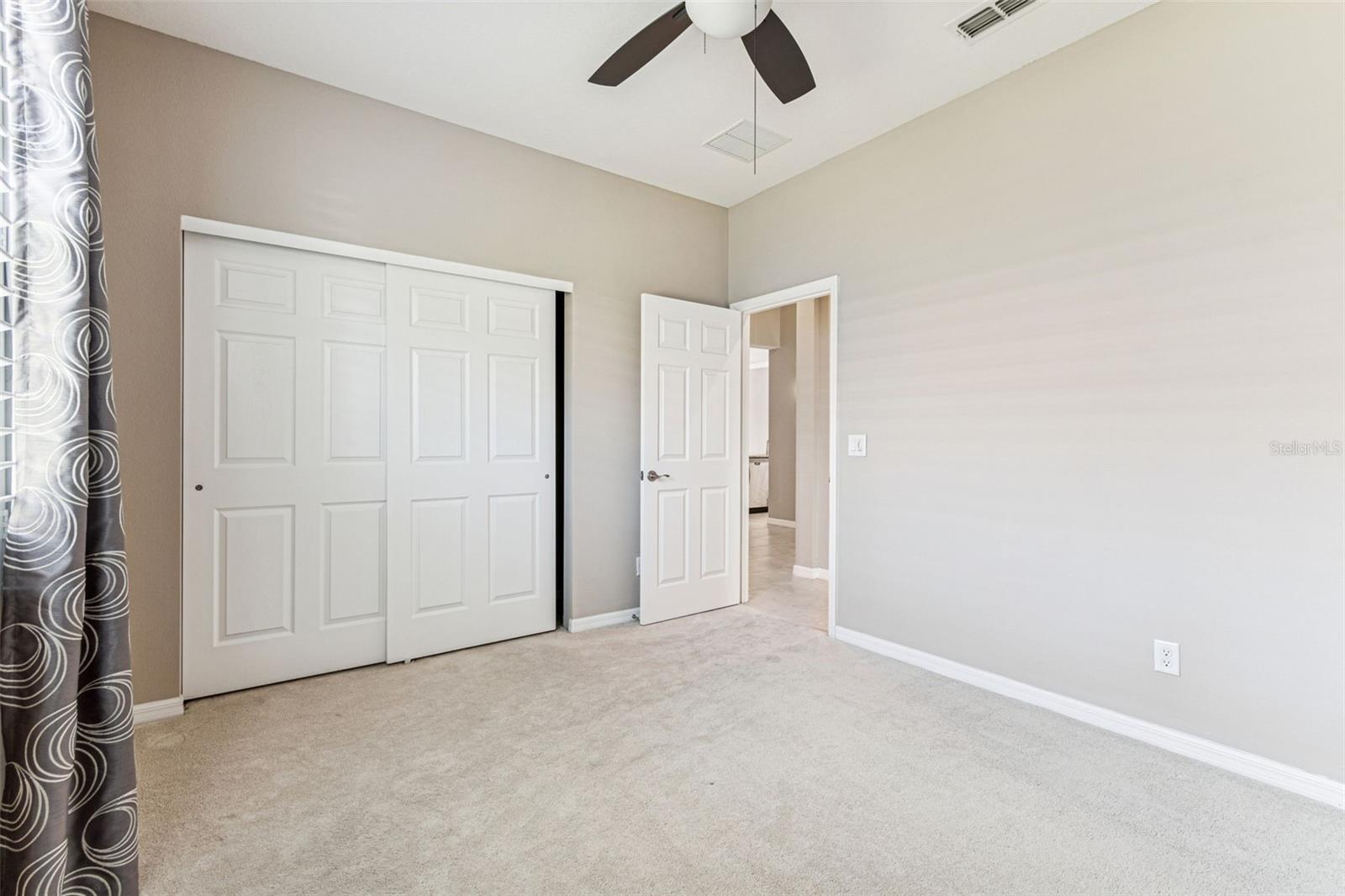 VALENCIA LAKES - Residential