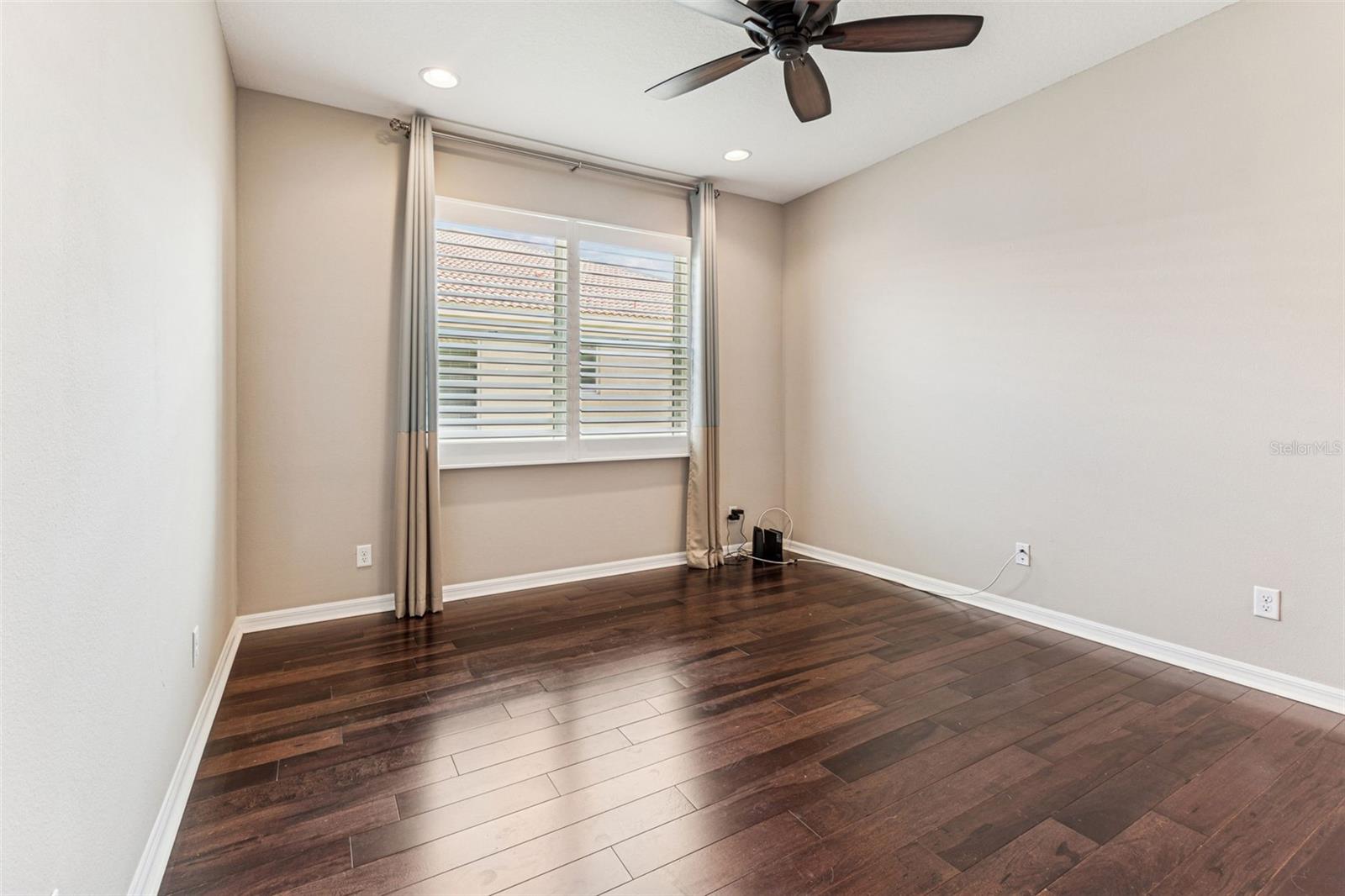 VALENCIA LAKES - Residential