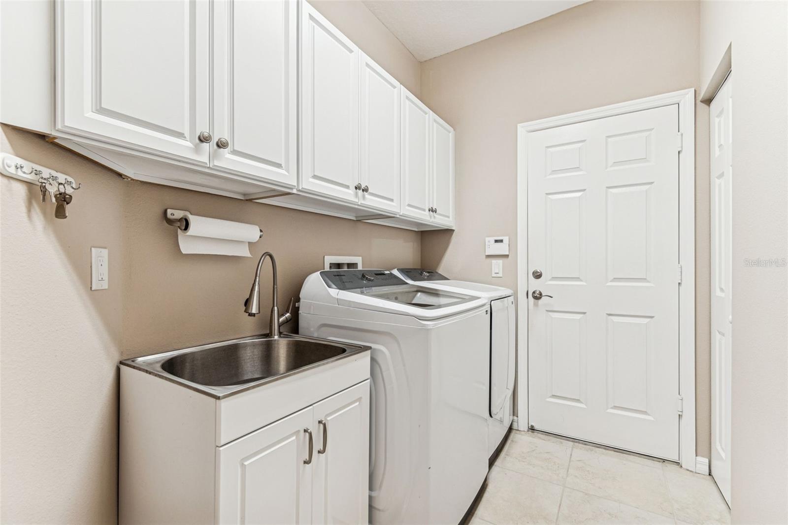 VALENCIA LAKES - Residential