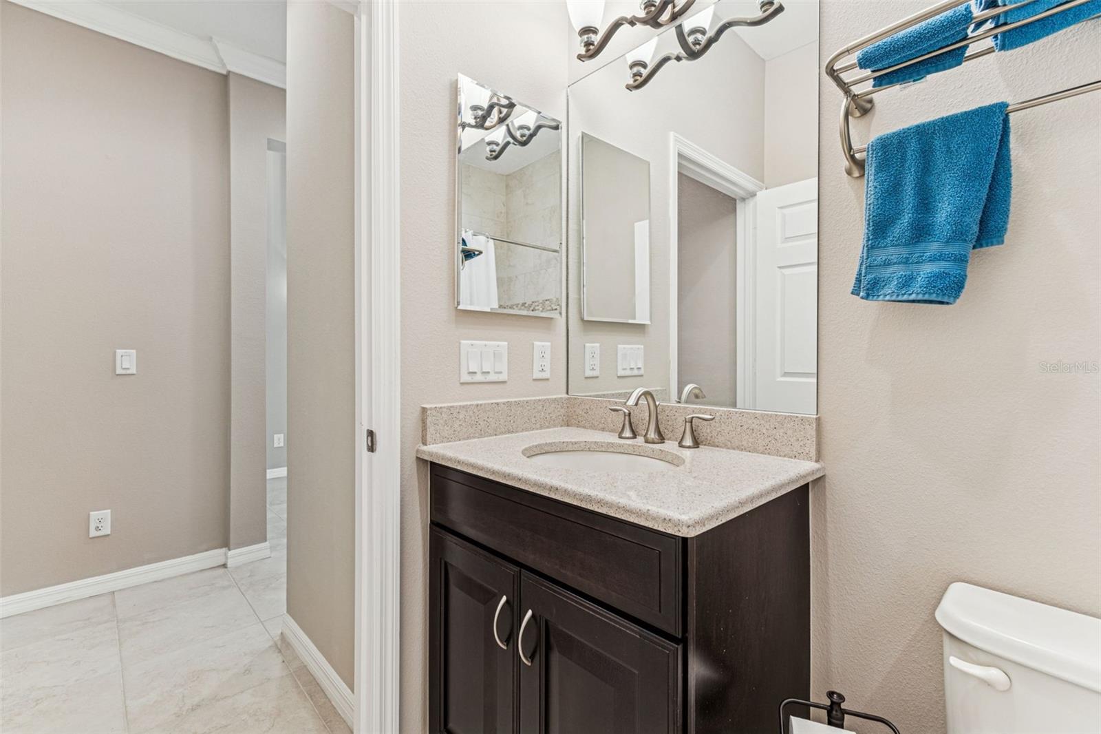 VALENCIA LAKES - Residential