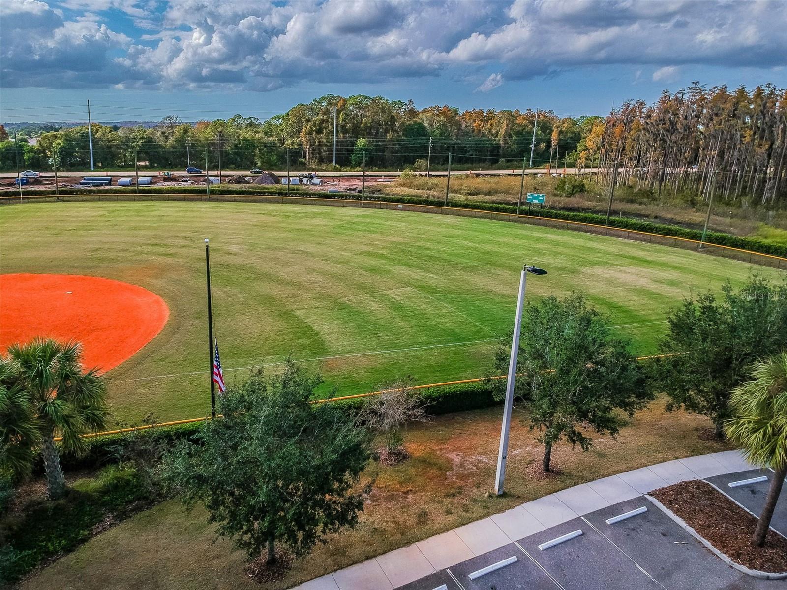 VALENCIA LAKES - Residential